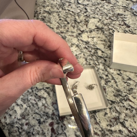 Vintage bangle bracelet and cross earring set - Picture 3 of 8